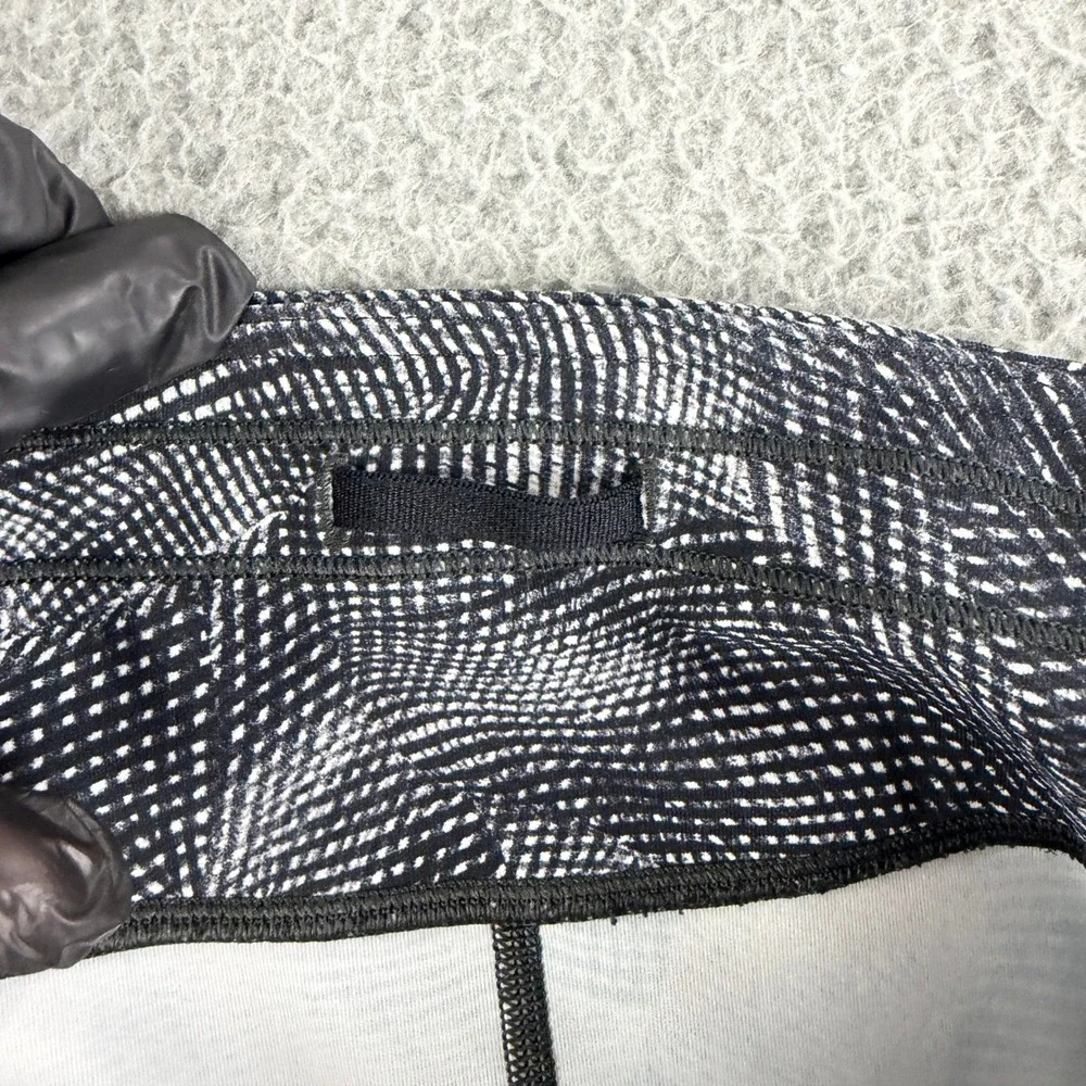 Lululemon Fast and Free Crop Leggings Womens 10 Black Geo Dot Pockets Nulux Run